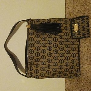 MICHAEL KORS BLACK HANDBAG AND WALLET